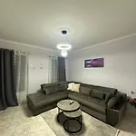 Nunu\'S Central Apartment